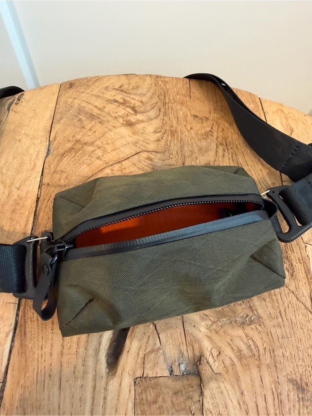ALPAKA Olive Green Men's Crossbody Sling Bag With Additional Bag And Wallet - Picture 4 of 6